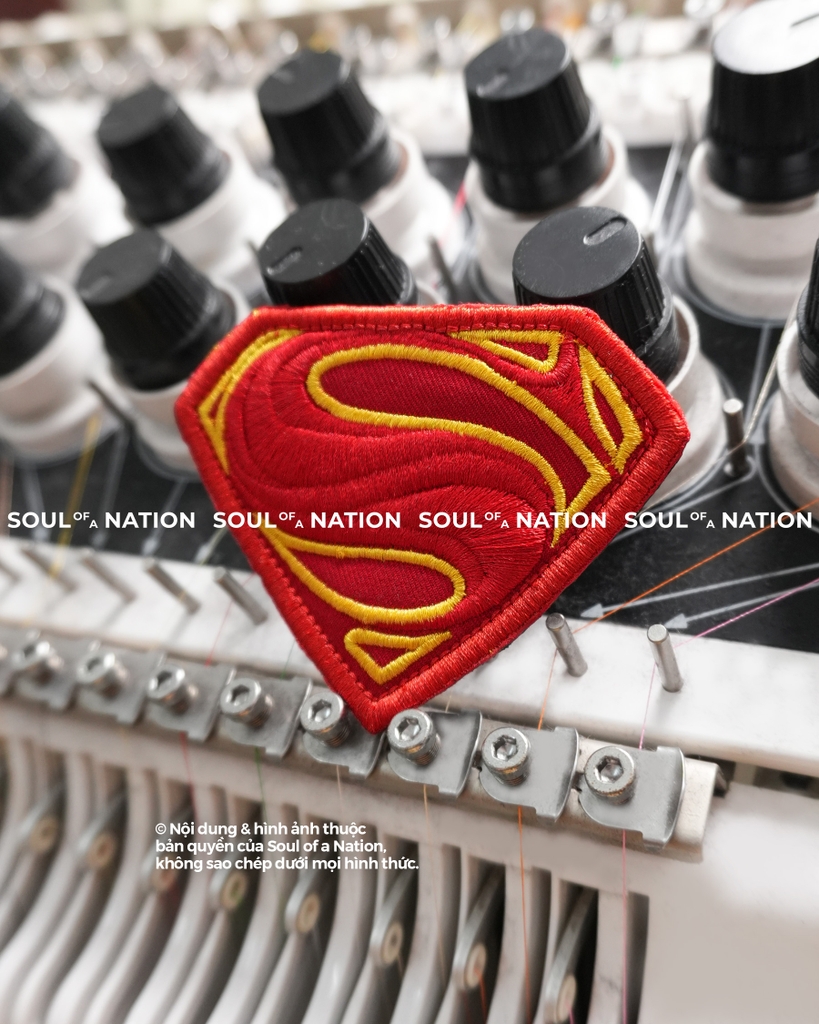 Patch thêu hình ôm viền Super Man theo yêu cầu