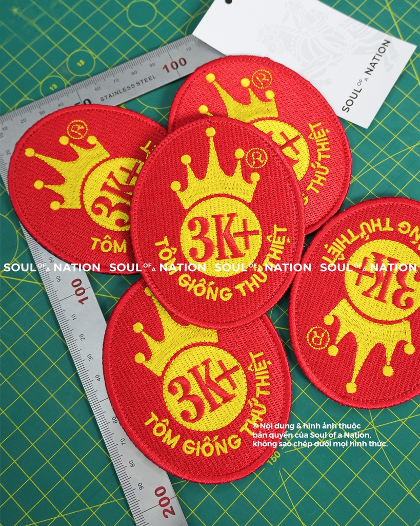 Patch thêu hình ôm viền Tôm Giống Mẫu 1 theo yêu cầu