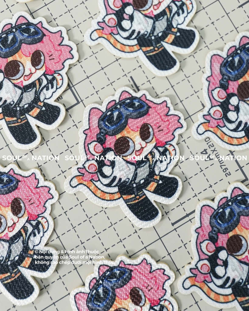 Patch thêu hình ôm viền Anime mẫu 2 theo yêu cầu