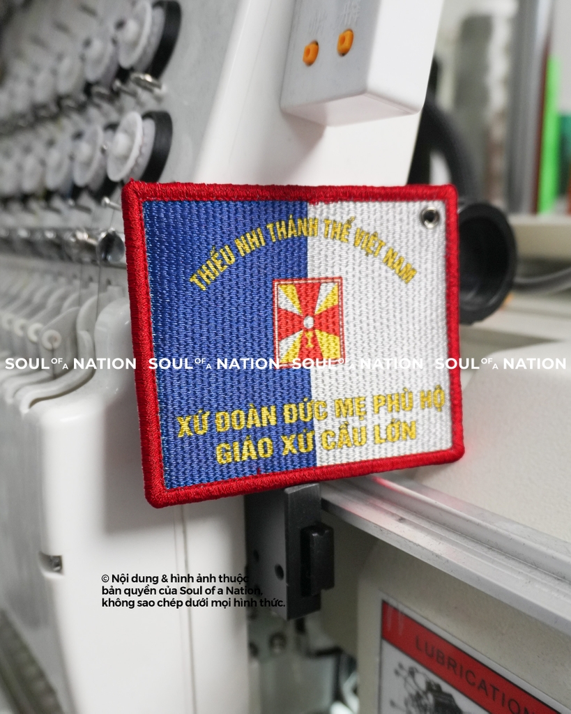 Patch thêu nhuộm màu chỉ hình chữ nhật Giáo Xứ Chợ Lớn theo yêu cầu