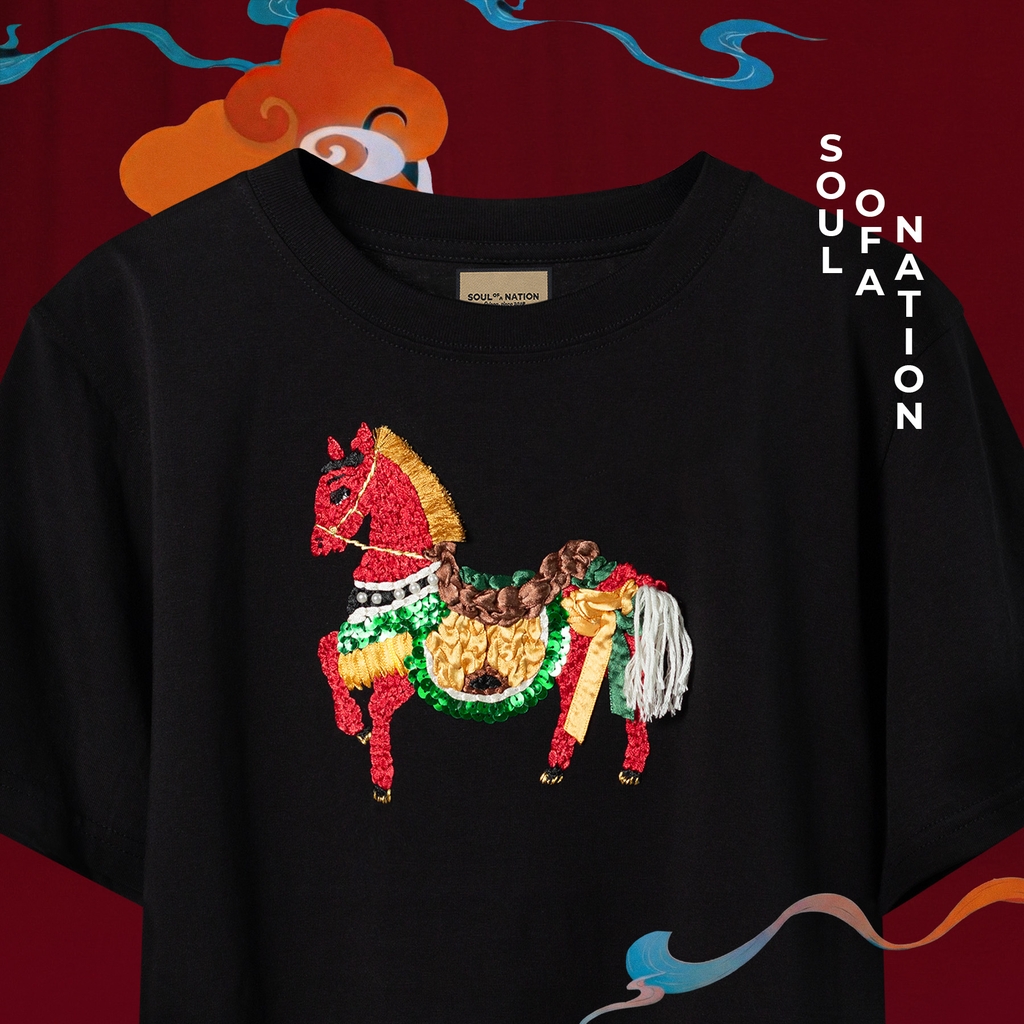 Áo Thun Thêu Ruy Băng Thủ Công - Xích Mã Đông Hồ