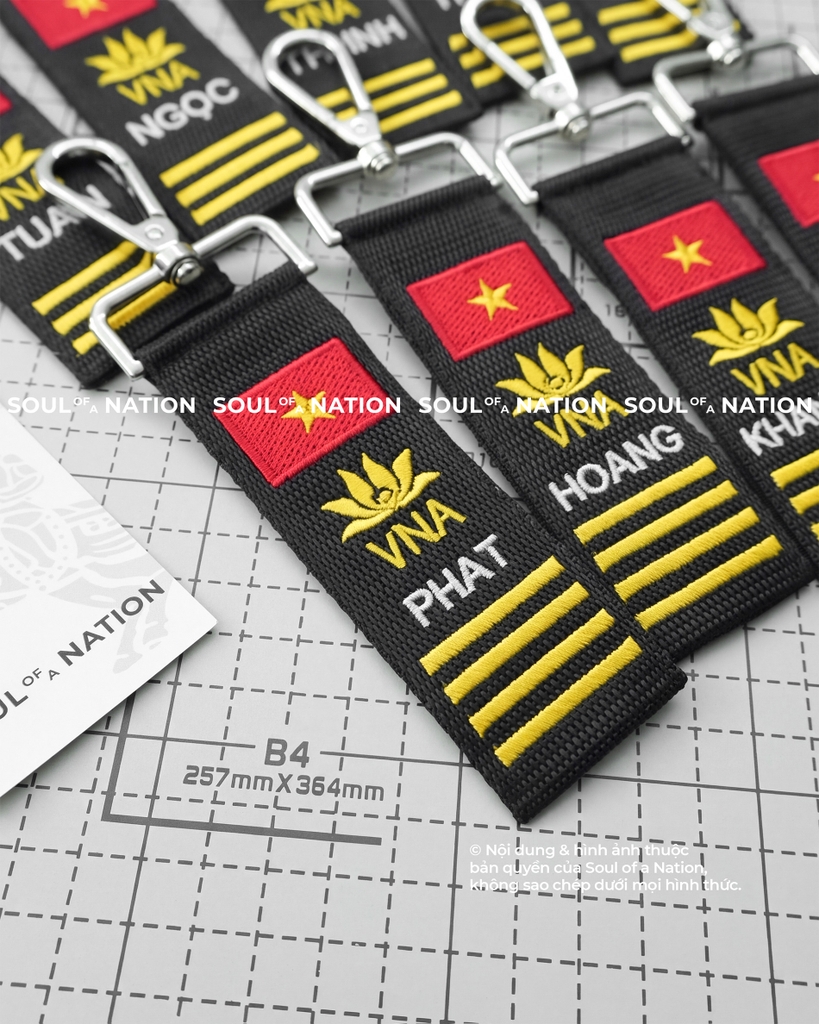 Móc khoá thêu hình ôm viền Cơ trưởng / Cơ phó VNA theo yêu cầu