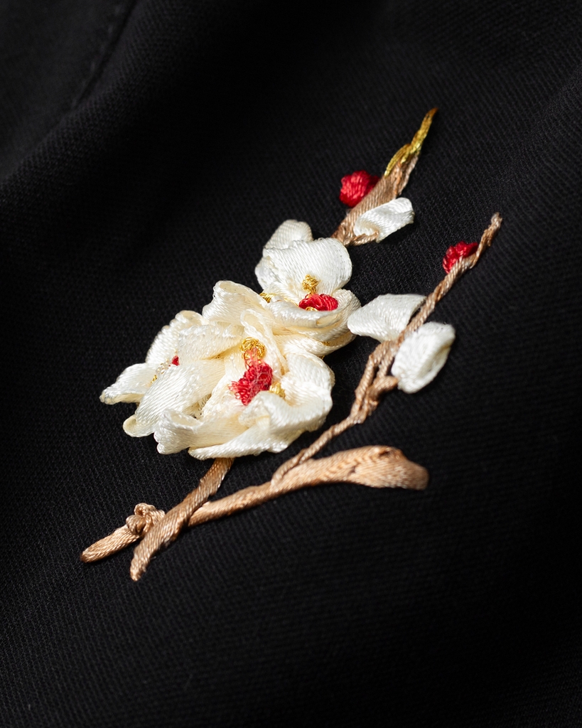 Áo Polo Thêu Ruy Băng Thủ Công - Mai Hoa Như Ý