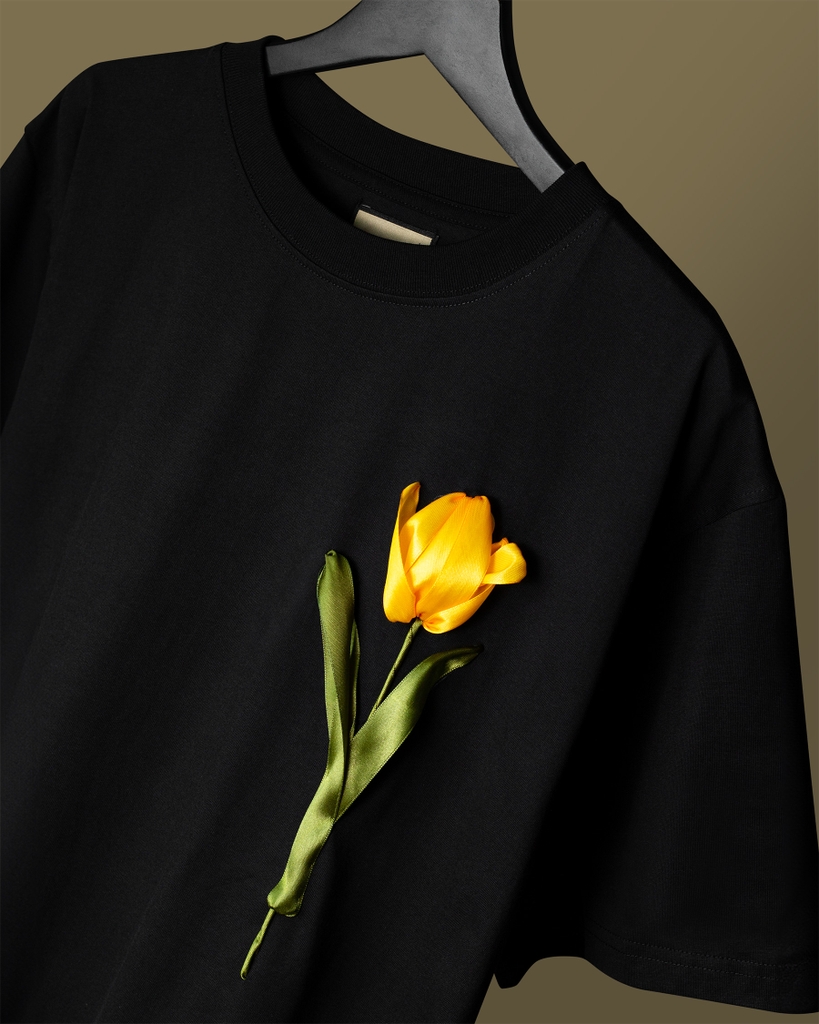 Áo Thun Thêu Ruy Băng Thủ Công - Hoa Tulip Vàng