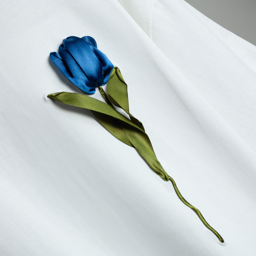 Áo Thun Thêu Ruy Băng Thủ Công - Hoa Tulip Xanh Dương