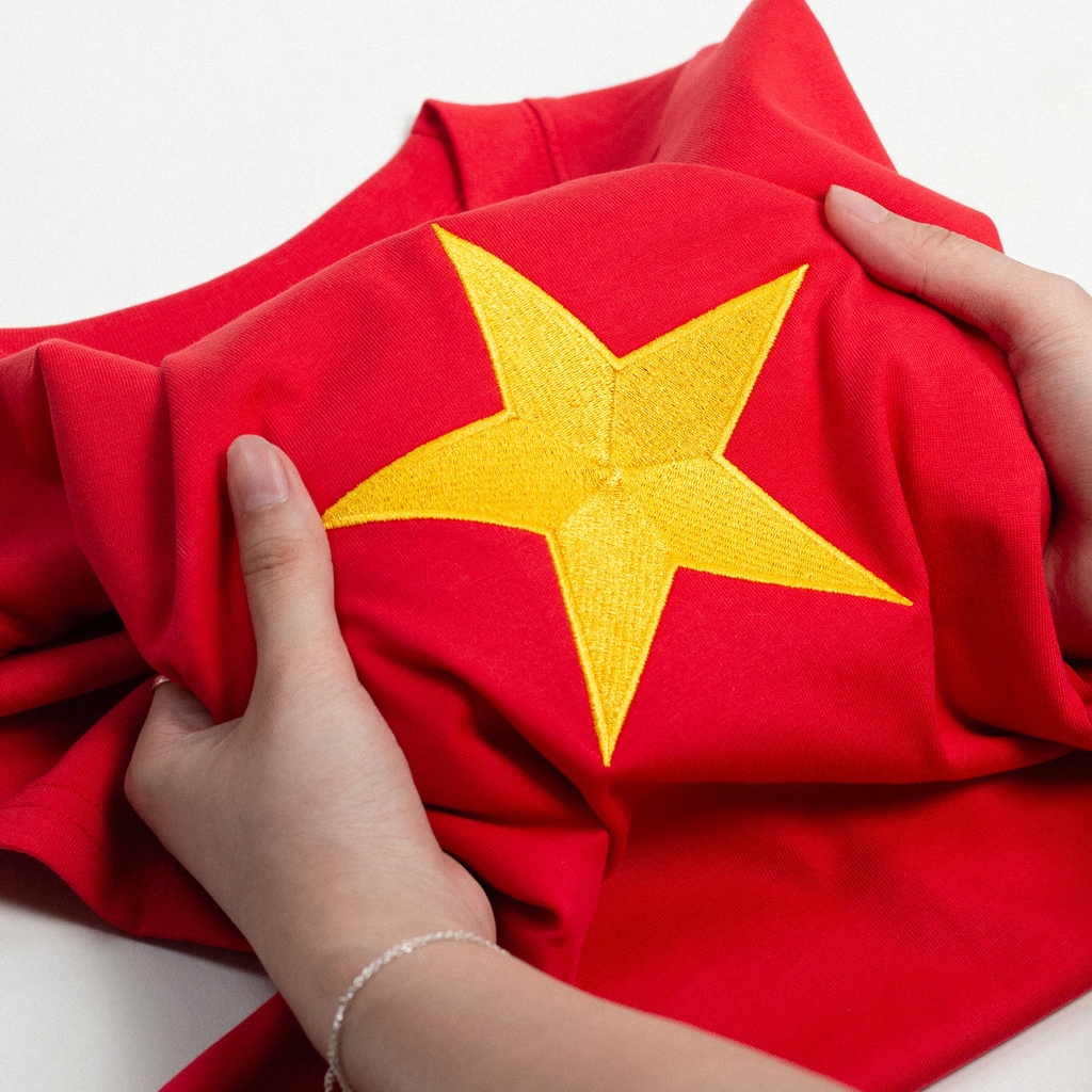 Áo Thun - Sao Vàng Thêu Satin