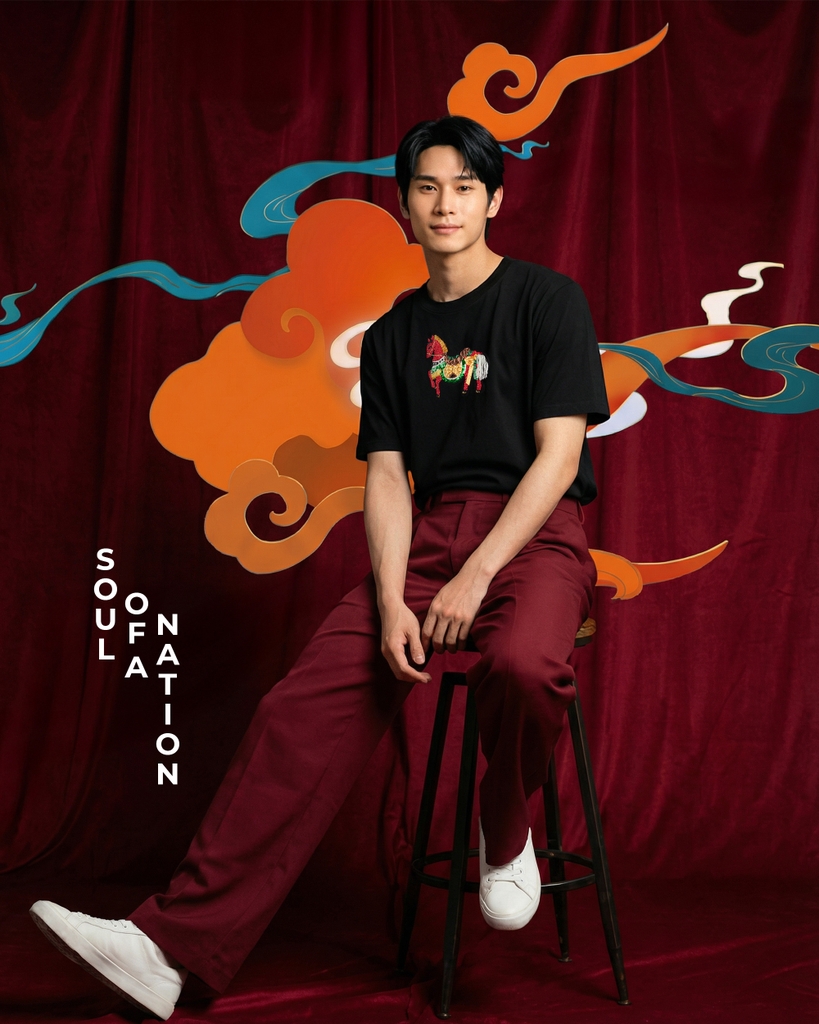 Áo Thun Thêu Ruy Băng Thủ Công - Xích Mã Đông Hồ