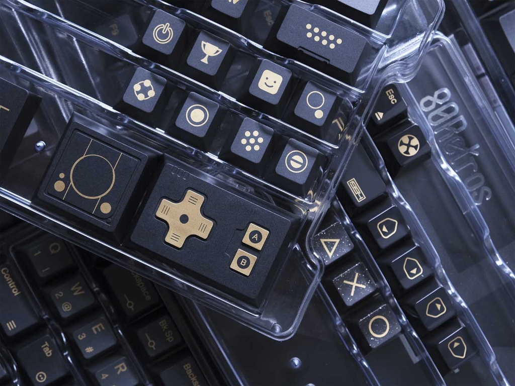 [Pre-order] 80Retros PS 1994 Black & Gold keycap set
