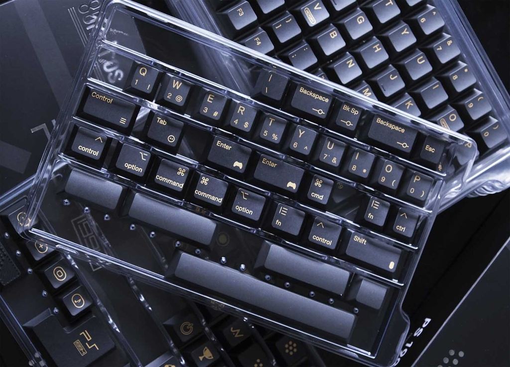 [Pre-order] 80Retros PS 1994 Black & Gold keycap set