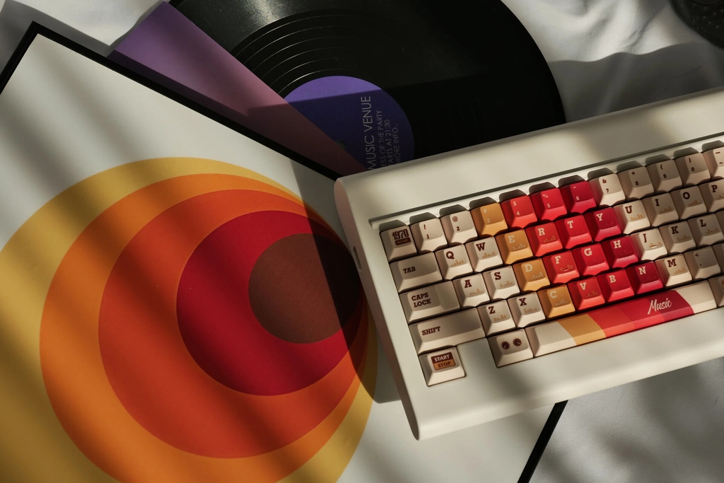 Bộ keycap NEWTOY x WUkds 1970 (Cherry profile / PBT Dyesub)