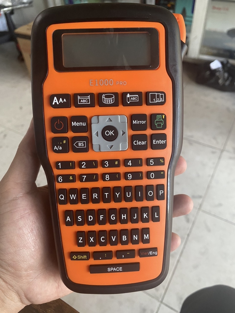 MÁY IN TEM NHÃN E1000 PRO VAT (ĐÁNH SỐ DÂY)