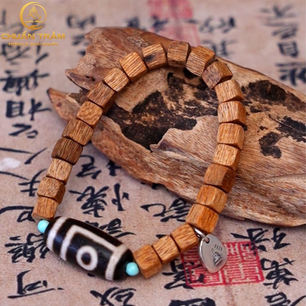 Vòng tay trầm hương tự nhiên Quảng Nam mix đá mã não DZI một mắt - chuẩn trầm
