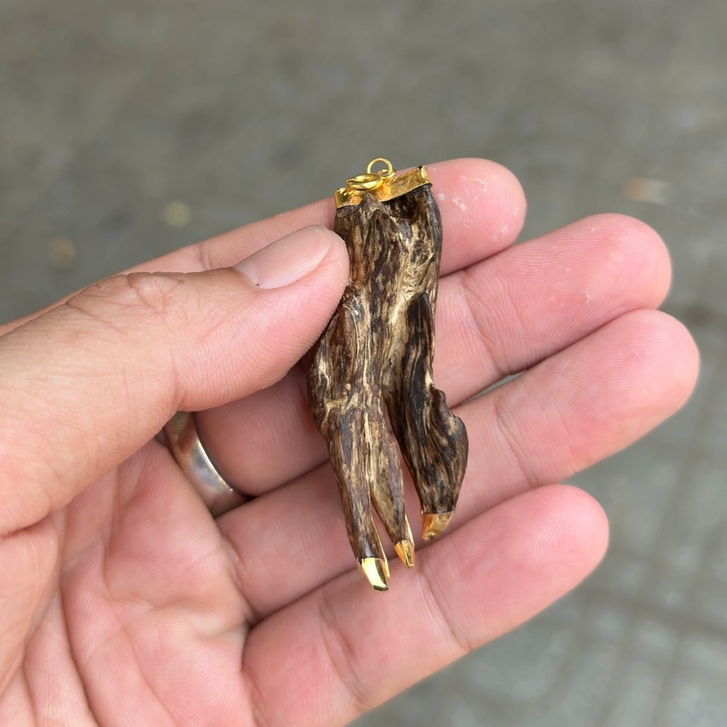 Mặt dây chuyền cận chìm bì kẹp tiên phước mùi ngọt sữa béo bọc vàng - Chuẩn Trầm