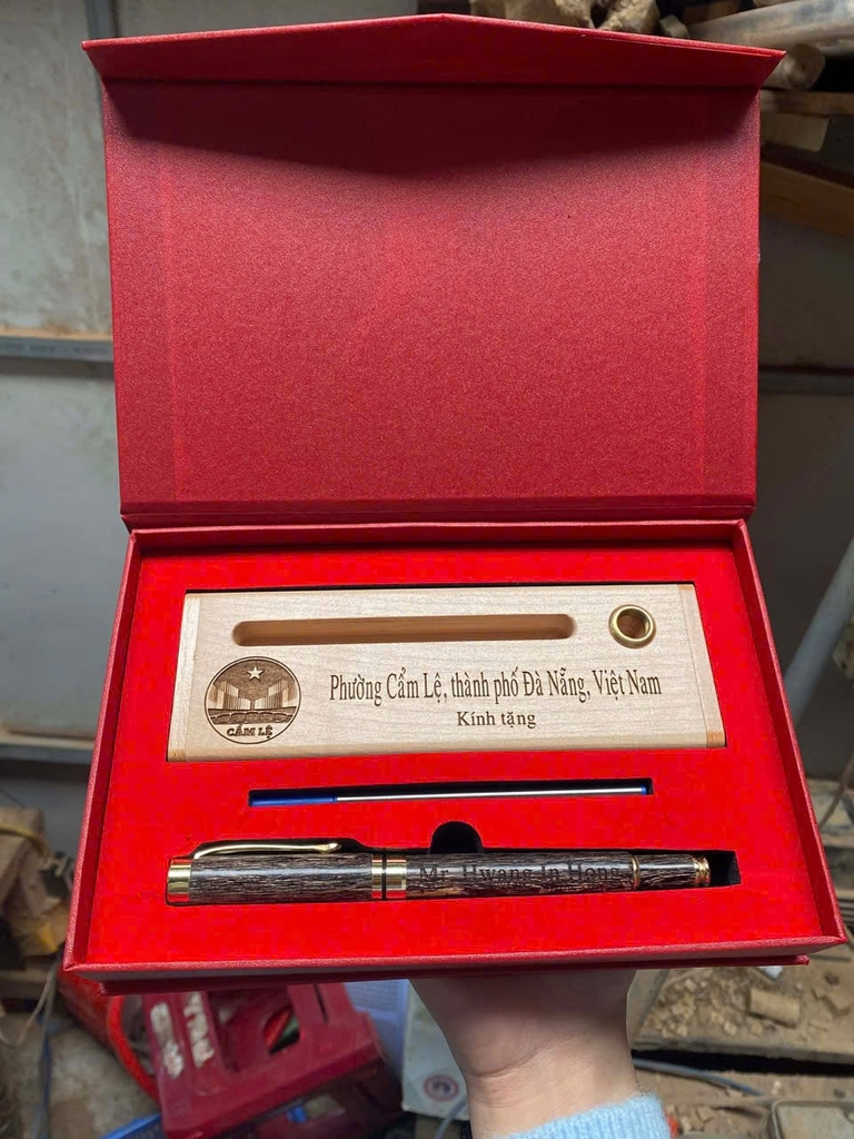 Bút trầm hương khắc tên theo yêu cầu