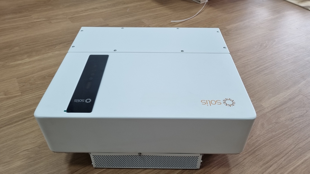 Biến tần Inverter dùng trong hệ thống điện mặt trời, công suất 15KW, 3 pha, hiệu Solis, (Áp cao, LED) Model: S6-EH3P15K-H