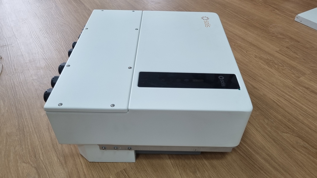 Biến tần Inverter dùng trong hệ thống điện mặt trời, công suất 15KW, 3 pha, hiệu Solis, (Áp cao, LED) Model: S6-EH3P15K-H