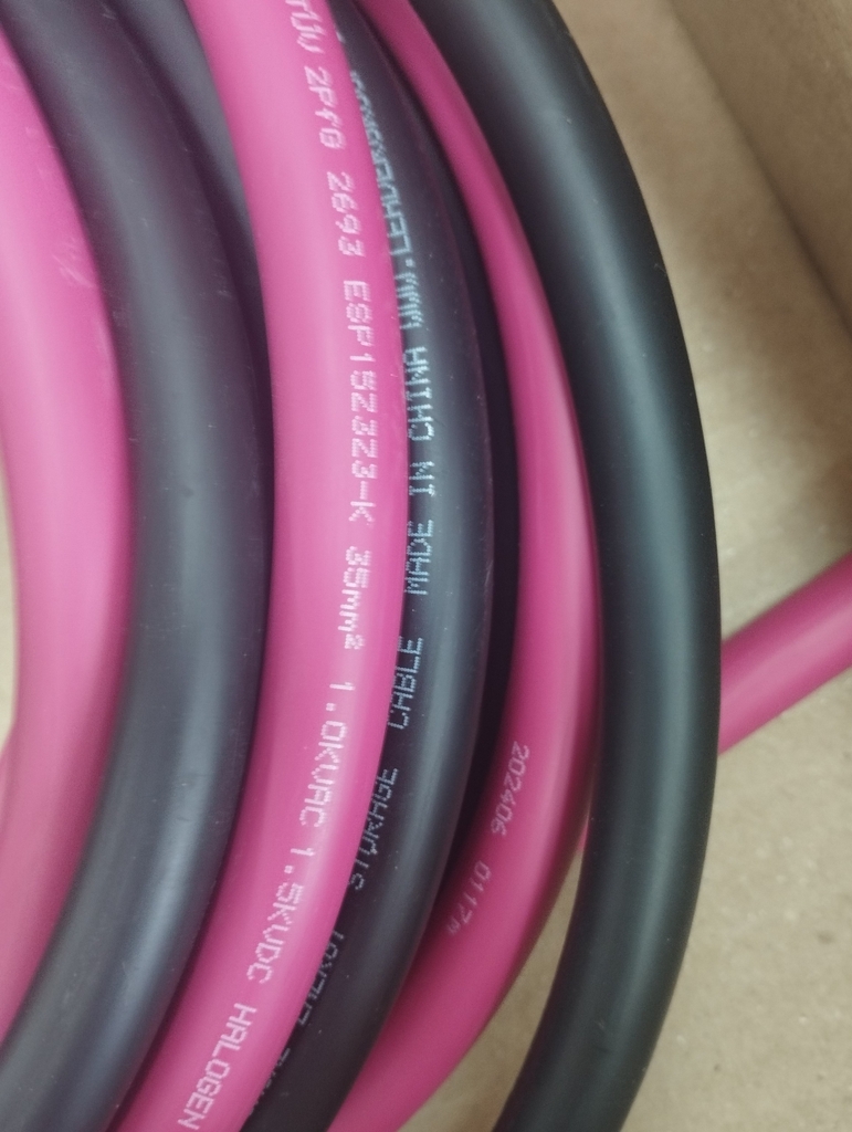 Dây dẫn điện bọc plastic dùng cho pin lưu trữ TUV 2PfG 2693/CE, điện áp 1500V, tiết diện lõi:35mm2, hiệu LEADER