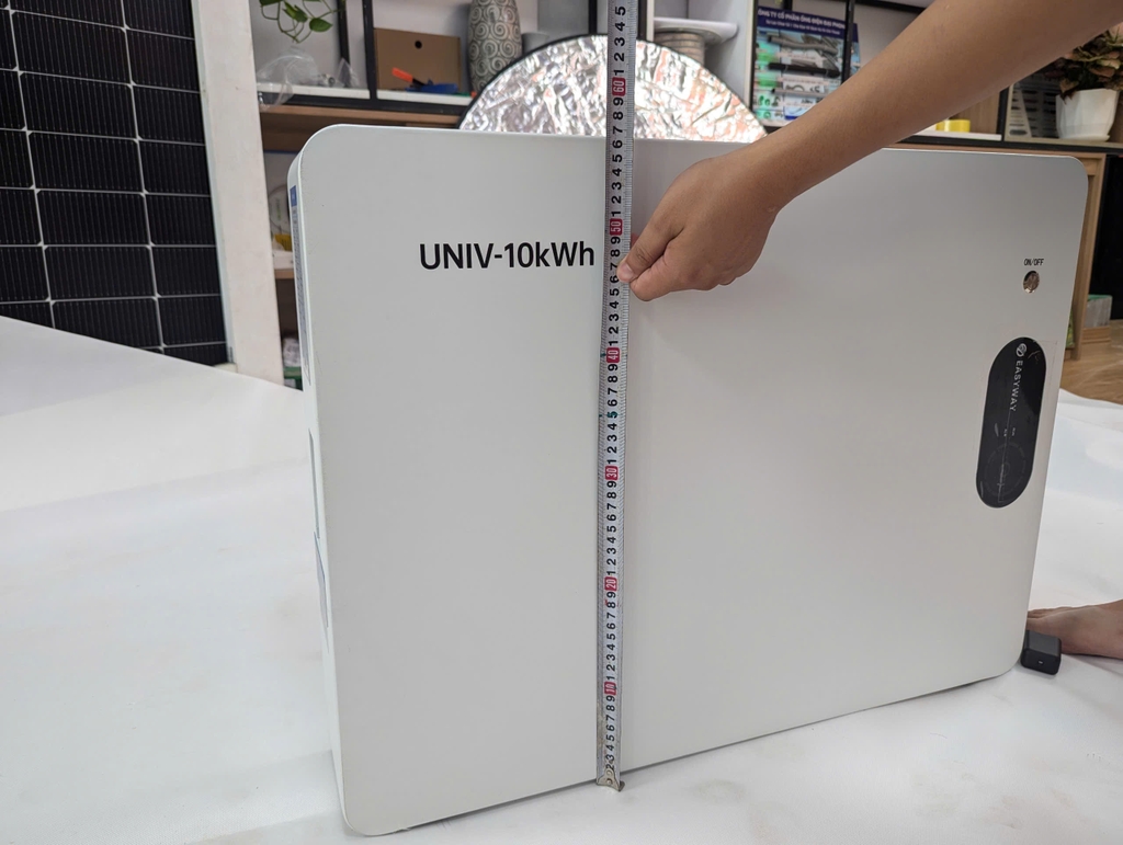 Pin lưu trữ Lithium-ion Easyway treo tường 10KWh bảo hành 10 năm UNIV-10KWhFs