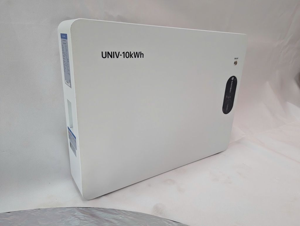Pin lưu trữ Lithium-ion Easyway treo tường 10KWh bảo hành 10 năm UNIV-10KWhFs