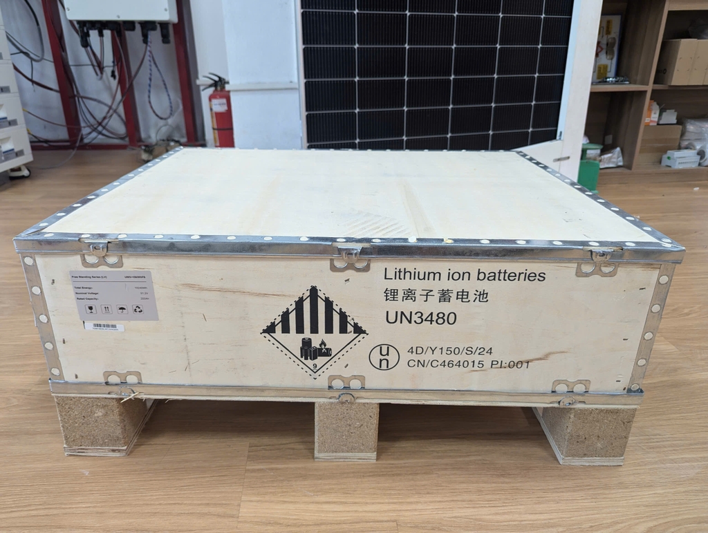 Pin lưu trữ Lithium-ion Easyway treo tường 10KWh bảo hành 10 năm UNIV-10KWhFs