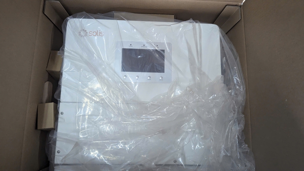 Biến tần Inverter dùng trong hệ thống điện mặt trời, công suất 15KW, 3 pha, hiệu Solis, (Áp cao, màn hình LCD) Model: S6-EH3P15K-H