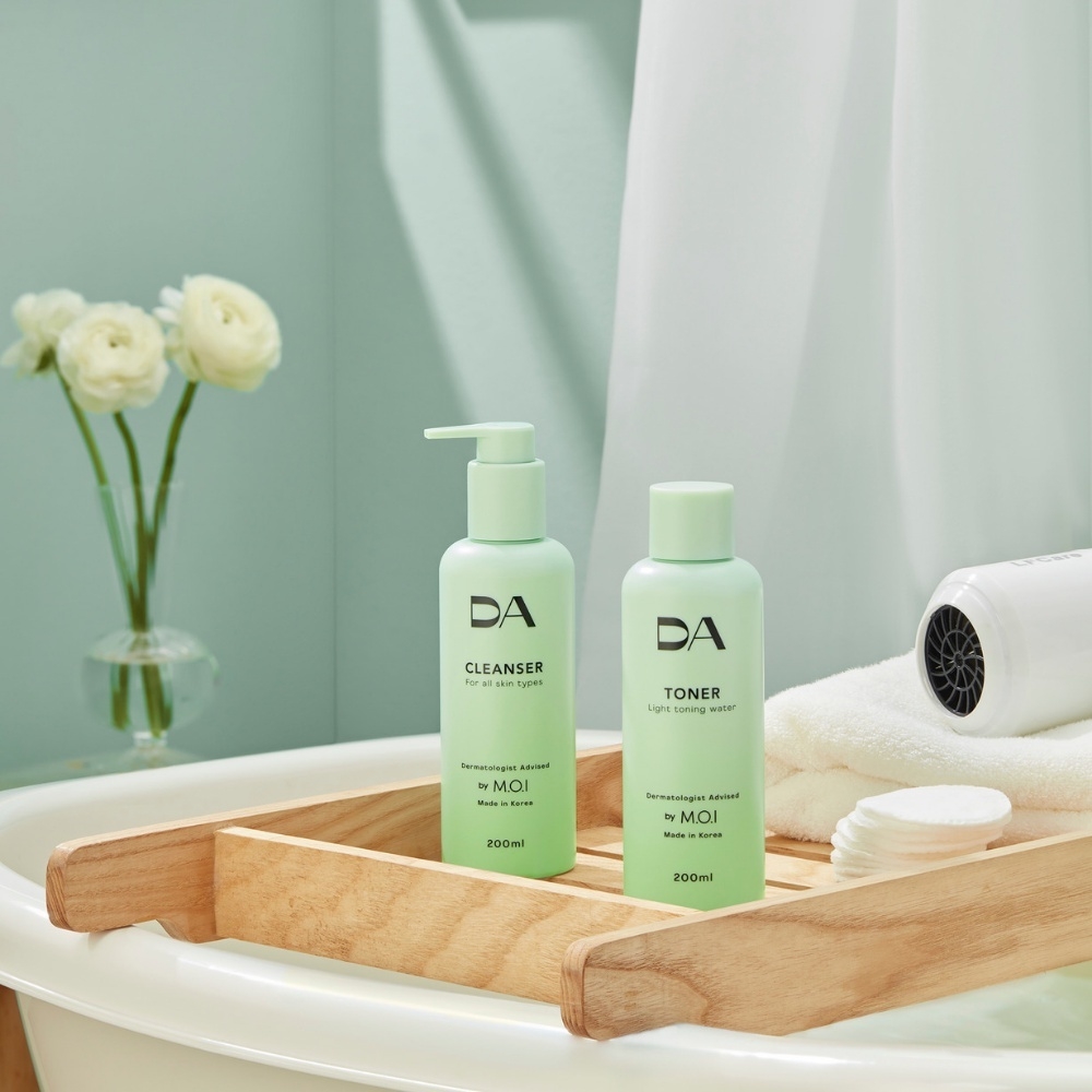 Bộ đôi chăm sóc da DA BY M.O.I Sữa rửa mặt 200ml và Nước cân bằng 200ml làm sáng, cấp ẩm sâu
