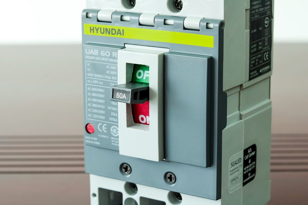 CB 3P60 (14KA)