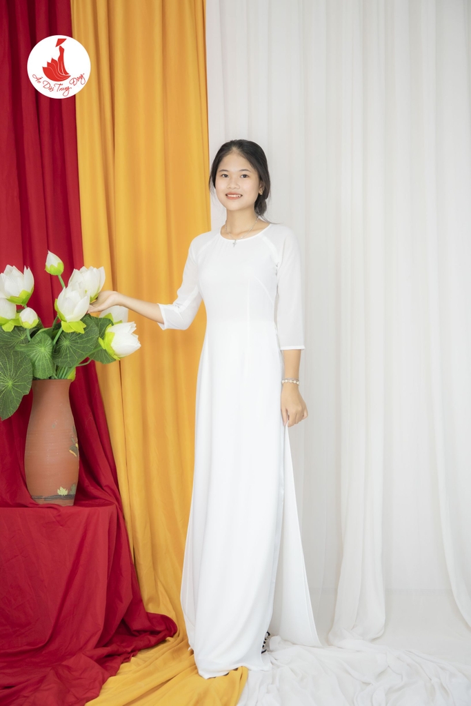 Áo Dài Trắng Học Sinh Chất Liệu Vải Satin Mềm Mãi Bay Tà Tại Shop Áo Dài Trung Đồng