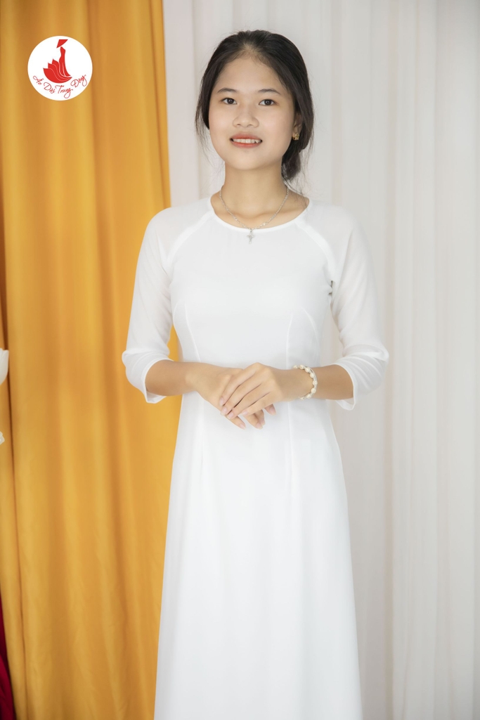 Áo Dài Trắng Học Sinh Chất Liệu Vải Satin Mềm Mãi Bay Tà Tại Shop Áo Dài Trung Đồng