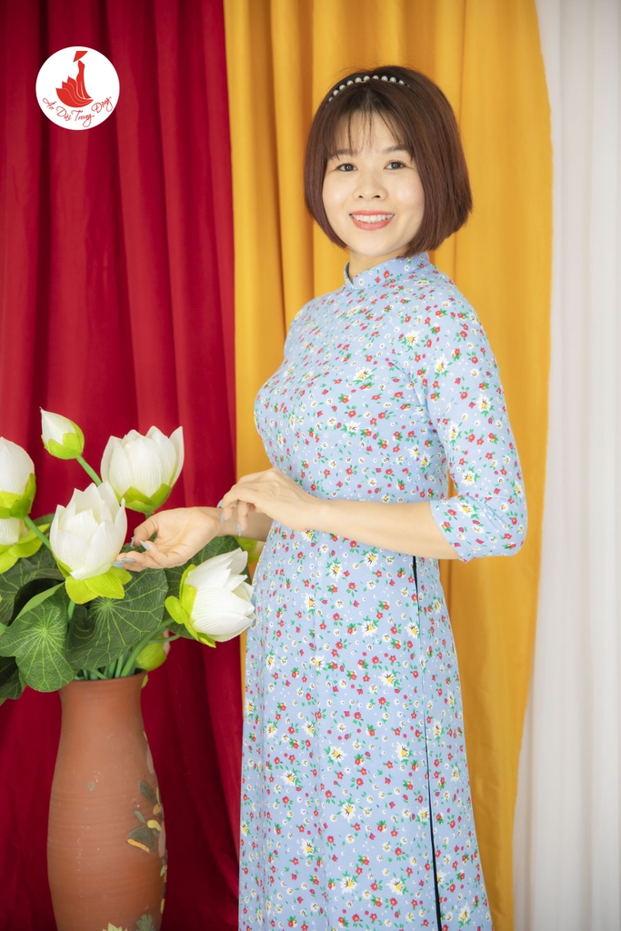 Áo dài hoa nhí màu xanh cổ 2,5cm vải lụa Hàn Châu