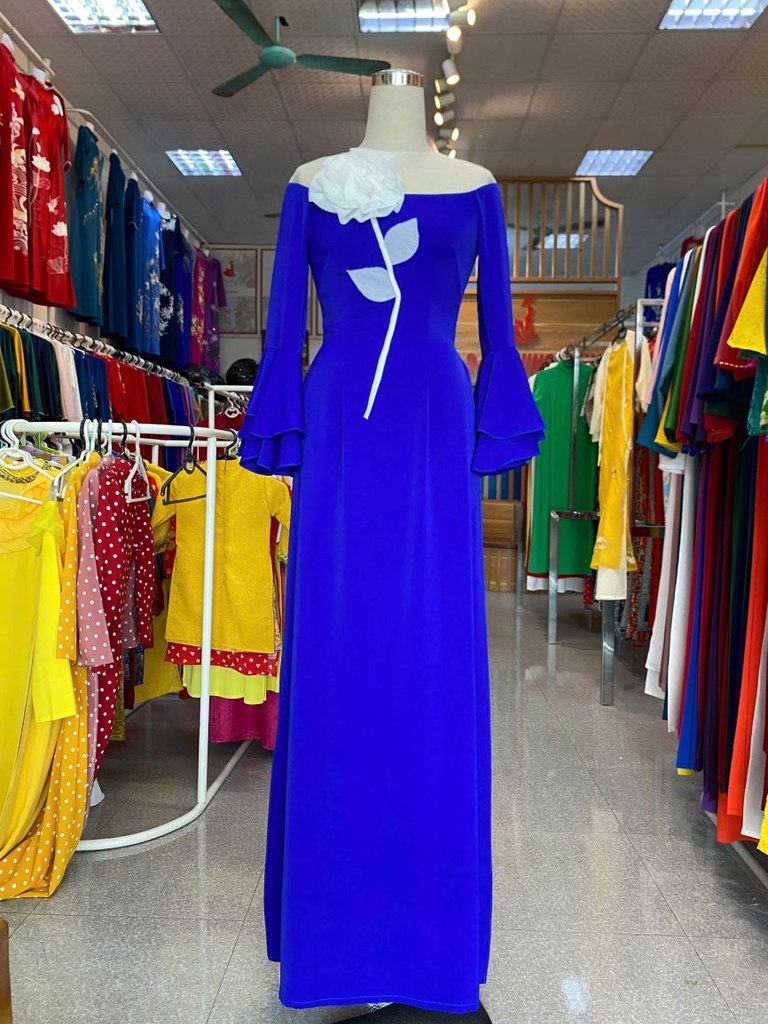 Áo dài biểu diễn màu xanh