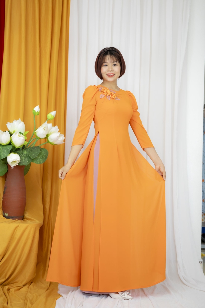 Áo dài màu cam kết hoa nổi cổ tròn tay bồng vải Chifon