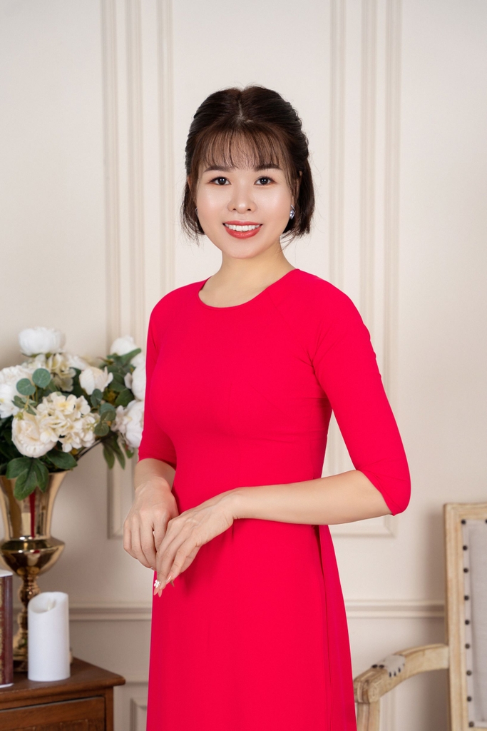 Áo dài màu hồng cổ tròn vải lụa Hồng Ngọc