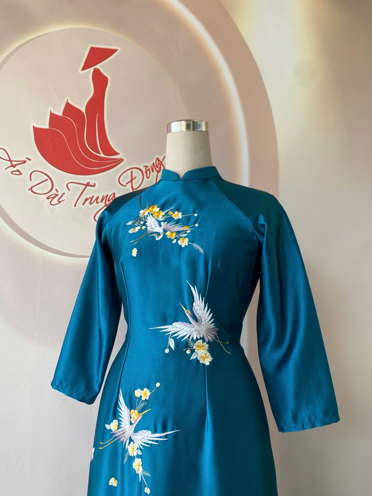 Áo dài lụa Ruby thêu tay thủ công/Áo dài Trung Đồng