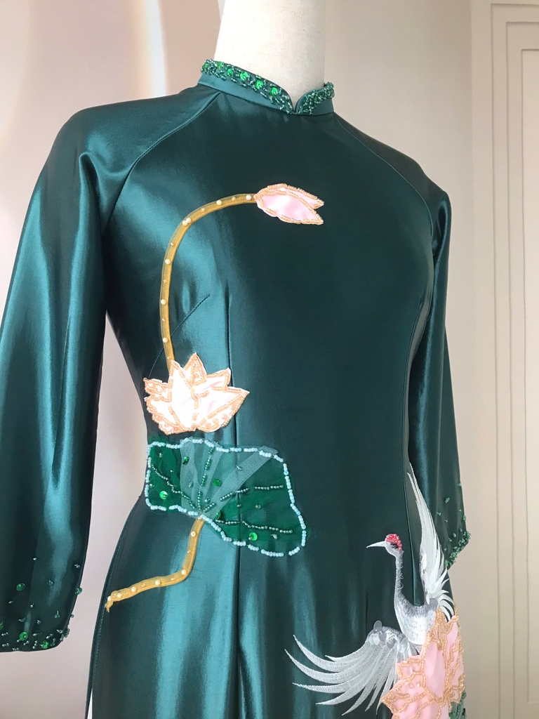 Áo dài chất Satin cao cấp kết hoa sen, thêu 2 chim màu xanh rêu/Áo dài Trung Đồng