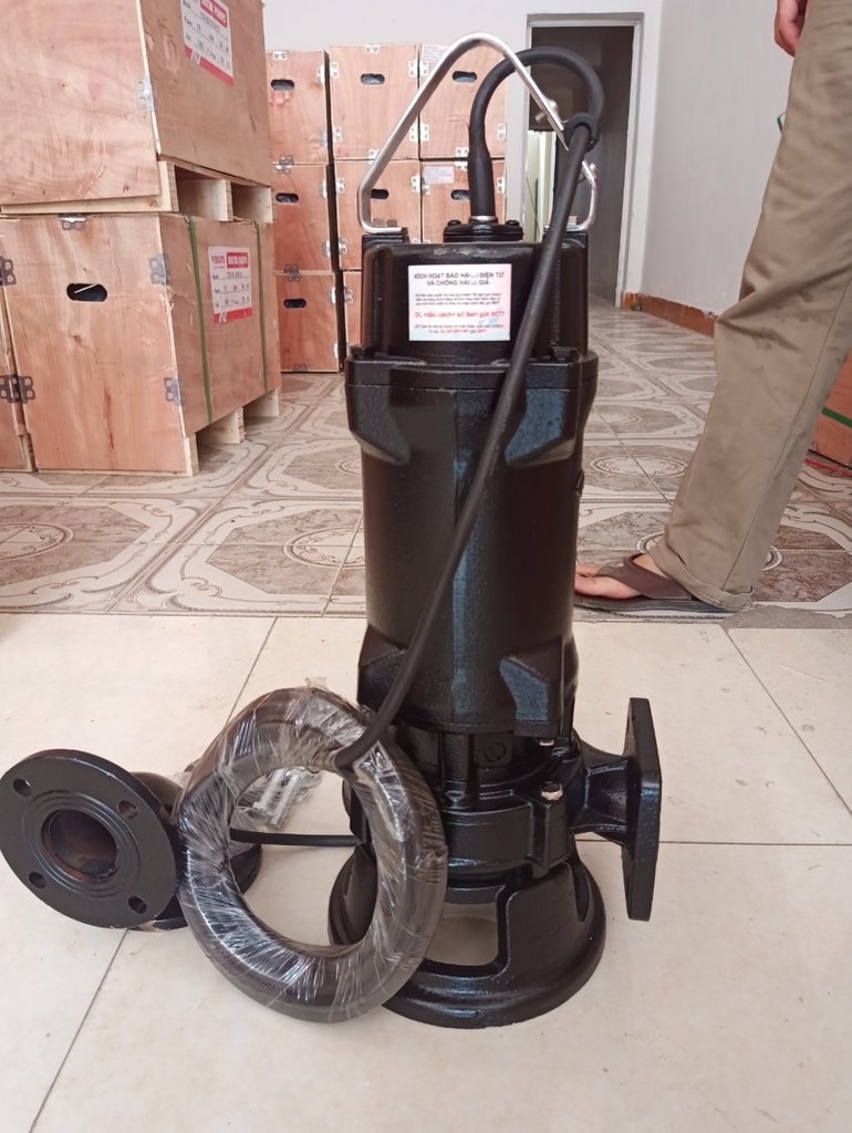 Bơm chìm cắt tạp chất Veratti 100WC70-15-5.5 (5.5KW)