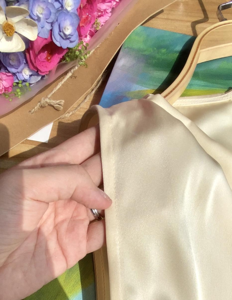 Đầm Lụa Cổ Đổ Sát Nách Xếp Ly