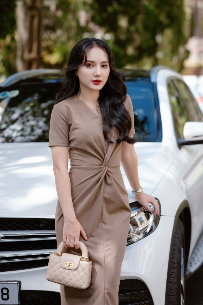 ĐẦM XOẮN EO CHE BỤNG