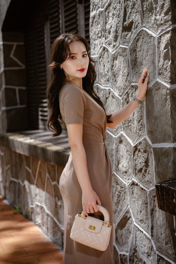 ĐẦM XOẮN EO CHE BỤNG