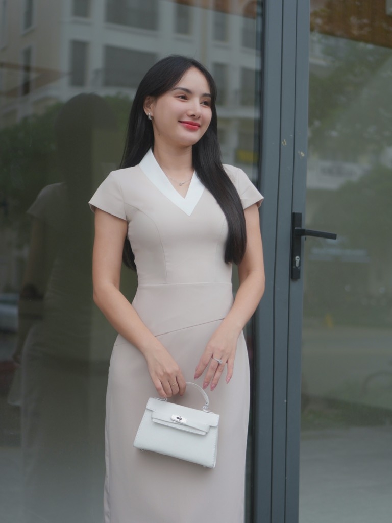 ĐẦM VIỀN CỔ TIM