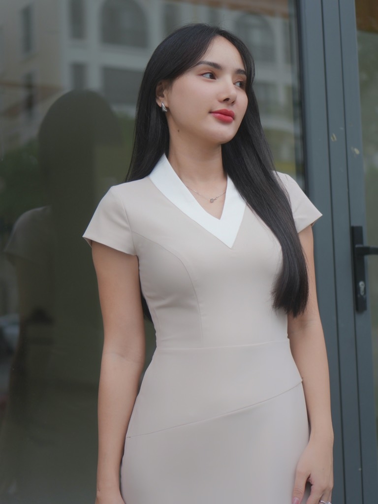 ĐẦM VIỀN CỔ TIM