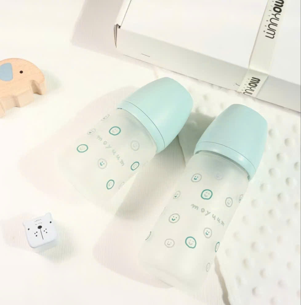 Bình sữa Thủy tinh tráng silicon Moyuum Hàn Quốc phiên bản Happy More 150ml/240ml - Chính hãng