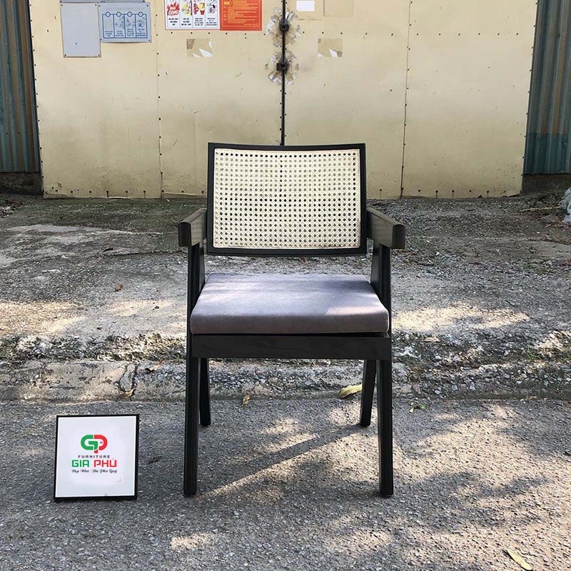 Ghế gỗ lưng mây mặt nệm Jeanneret có tay màu đen - G31E