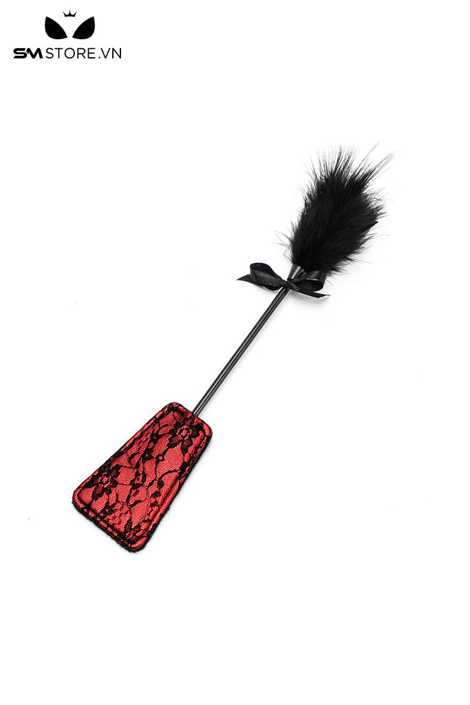 SMT3099 - Chổi lông vũ với tay cầm họa tiết ren hoa dài 34cm đính nơ