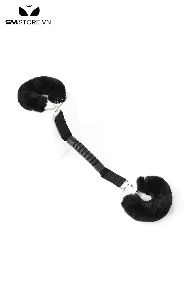 SMT4773 - Còng tay tình yêu lót lông mềm mại có tay cầm silicon rãnh