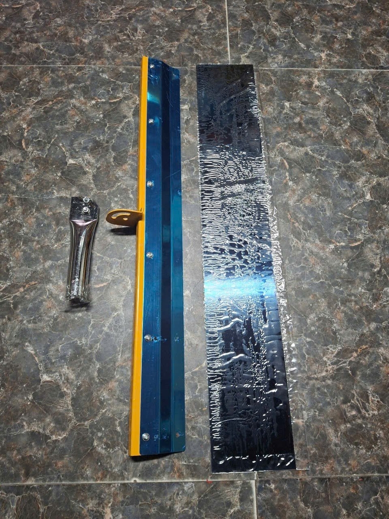 Bàn cào thép dài 56cm + 1 Lưỡi phẳng. Thi công sơn Epoxy, chống thấm polyurethane, vữa tự san phẳng