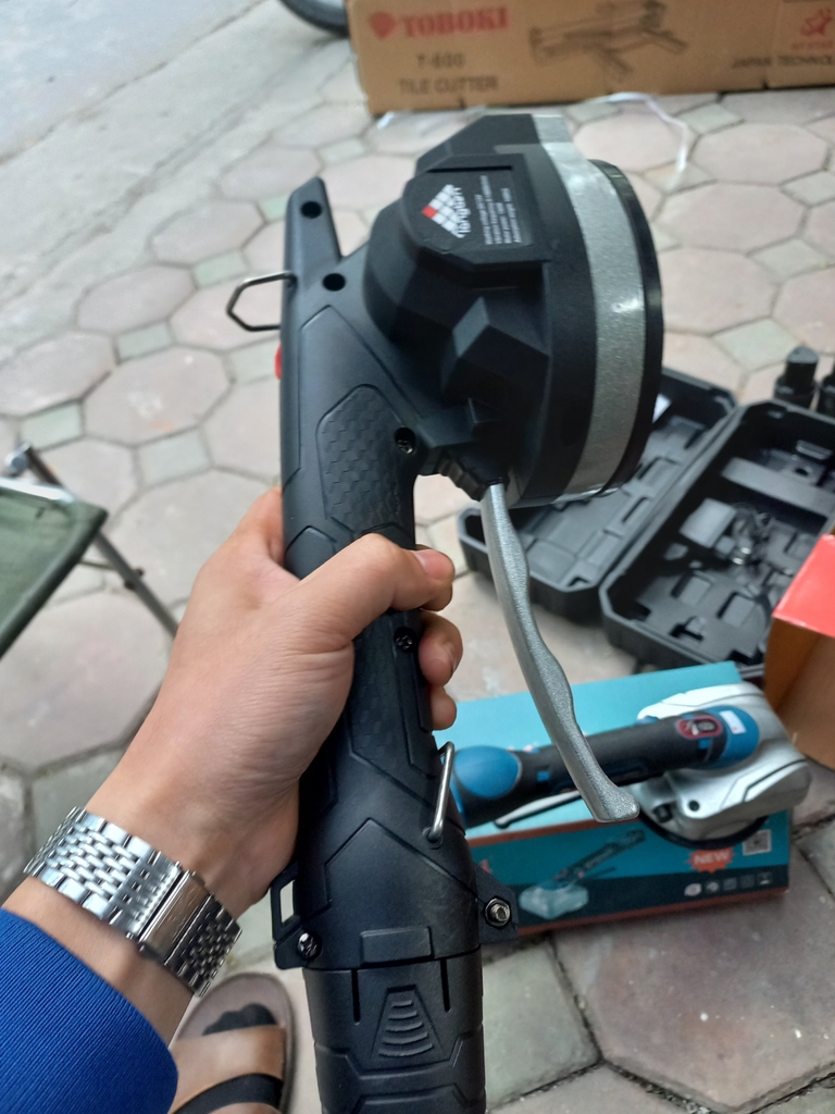 Máy rung gạch ốp lát  chạy pin - Longben 150W, 12V, 1500mAh