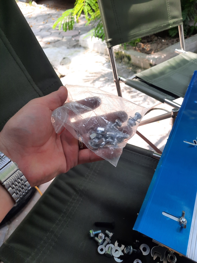 Ốc lắp bàn gạt tự điều chỉnh
