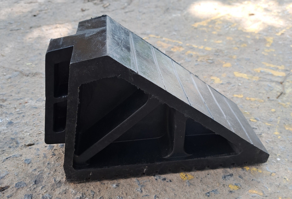 Cục chặn bánh xe di động 200x150x100