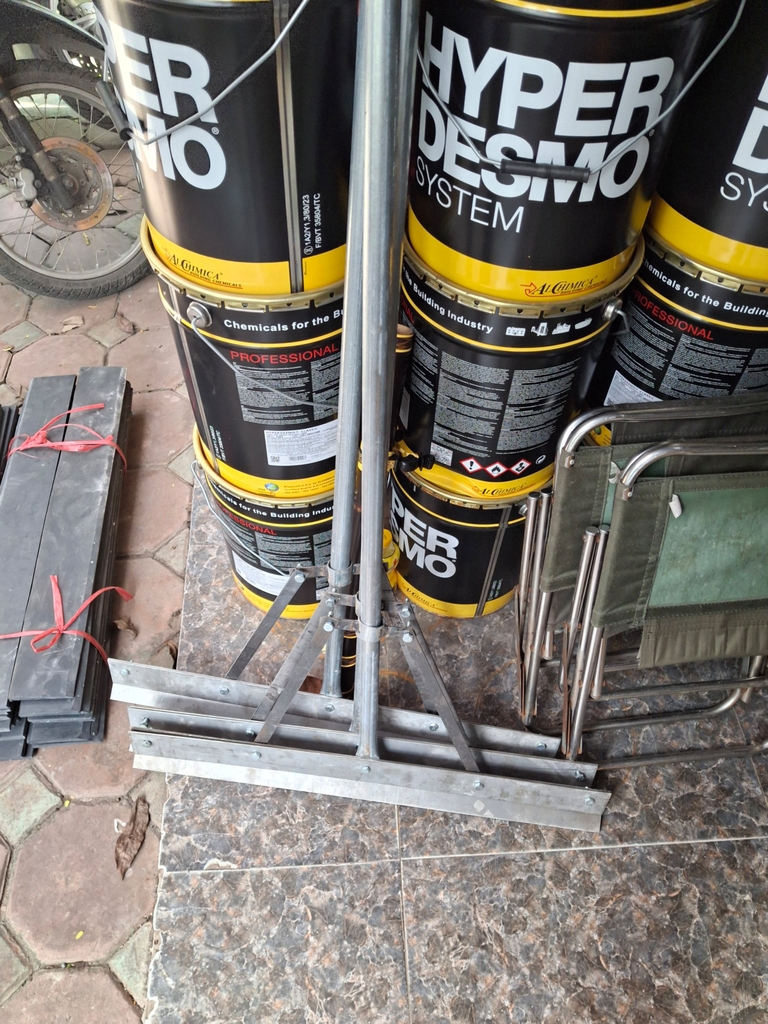 Bàn gạt sơn lưỡi cao su 80cm. Bàn gạt sơn thi công sân thể thao, sân tennis. Dụng cụ thi công sơn epoxy, nova, kova.
